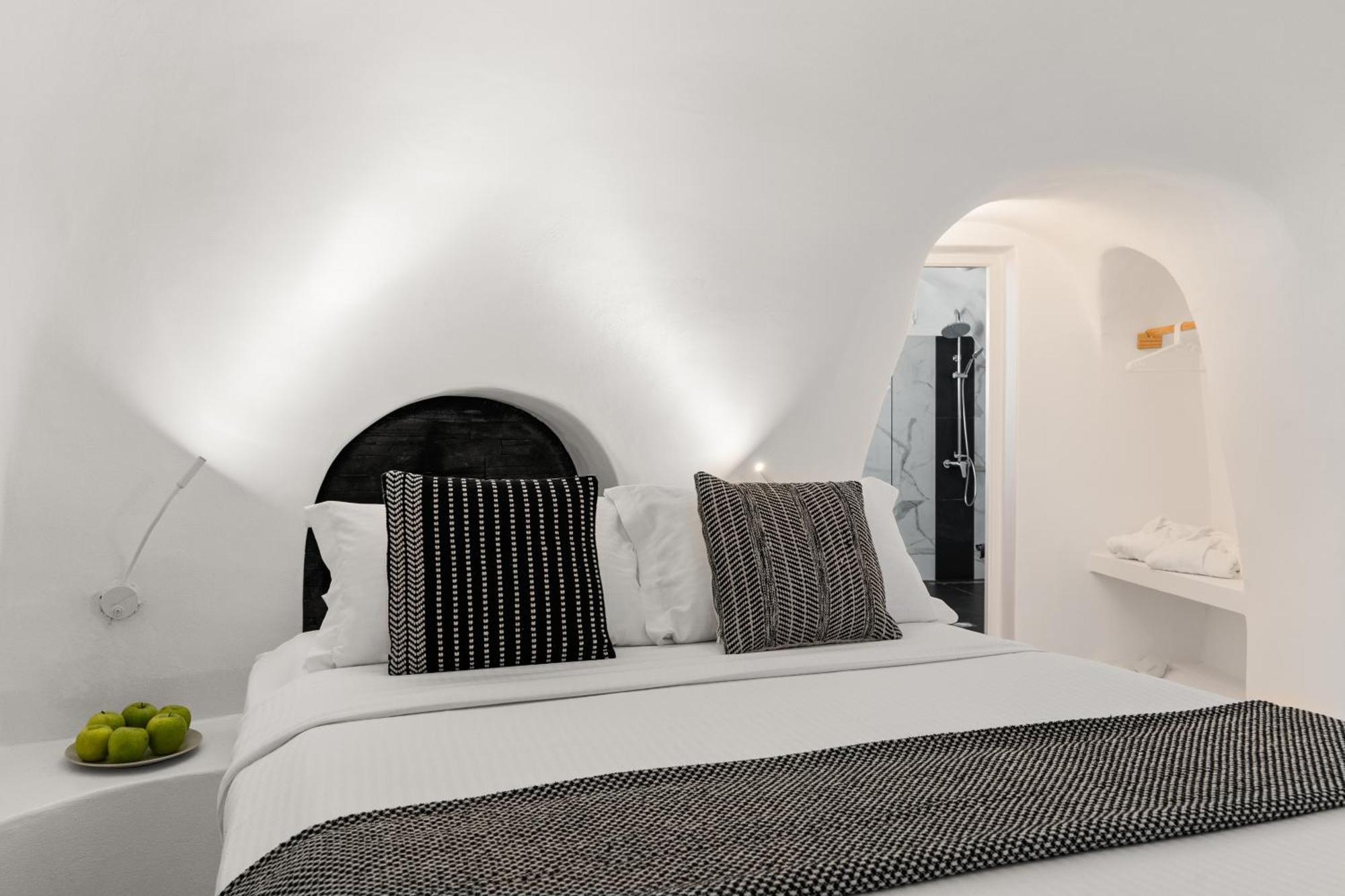 Mill Houses New Elegant Suites Fira  Exterior photo